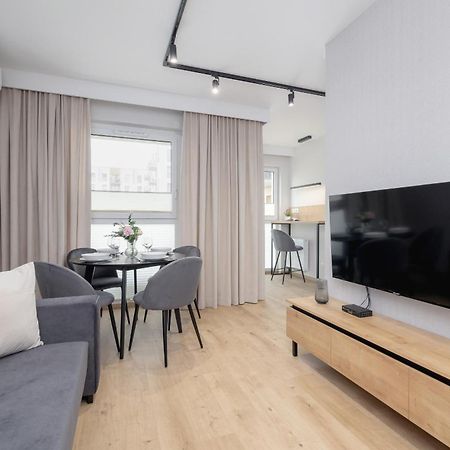 Bright Apartment In Krakow With Garden, Air Conditioning, Parking And Desk By Renters Prestige Zewnętrze zdjęcie
