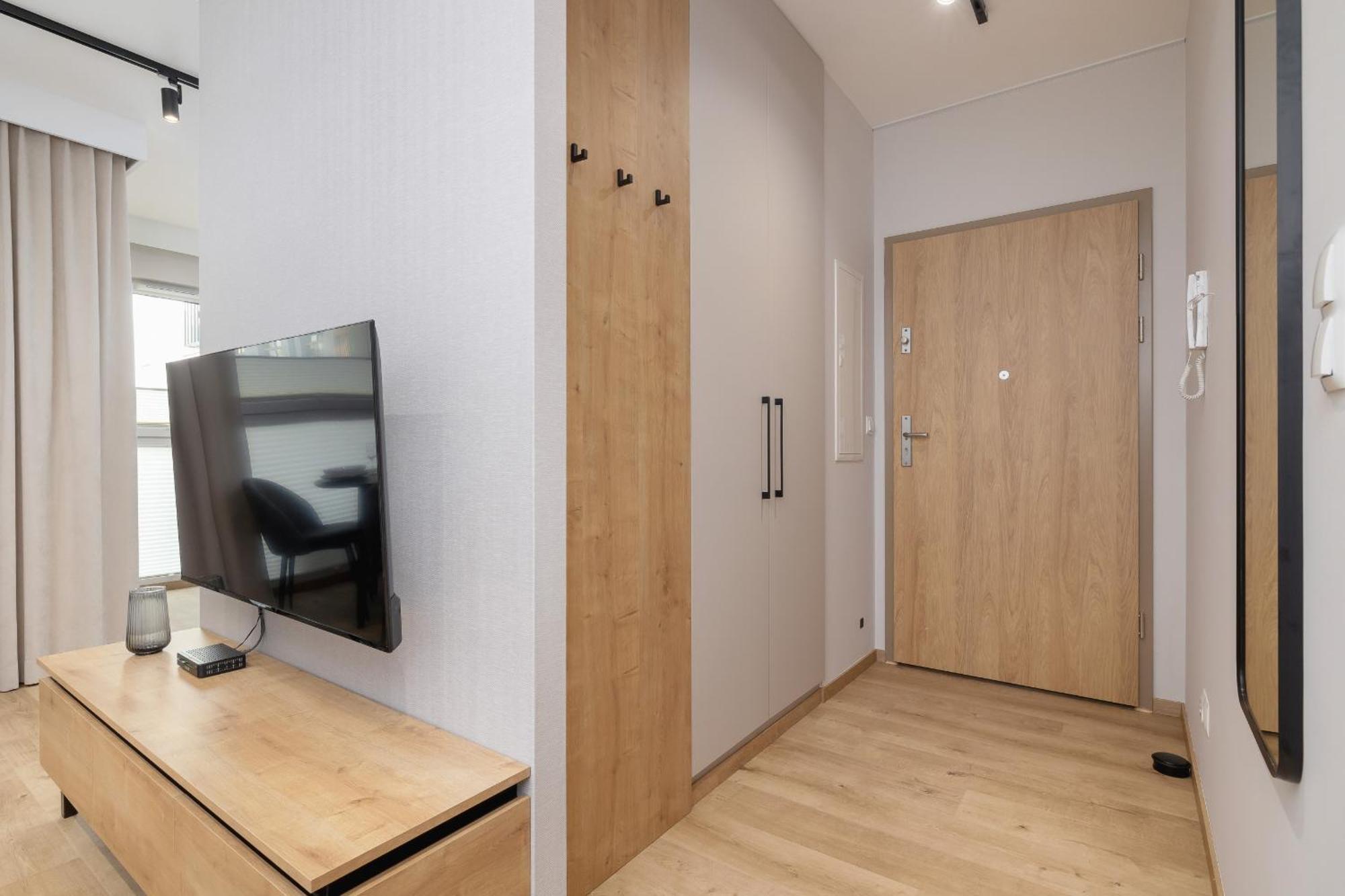 Bright Apartment In Krakow With Garden, Air Conditioning, Parking And Desk By Renters Prestige Zewnętrze zdjęcie