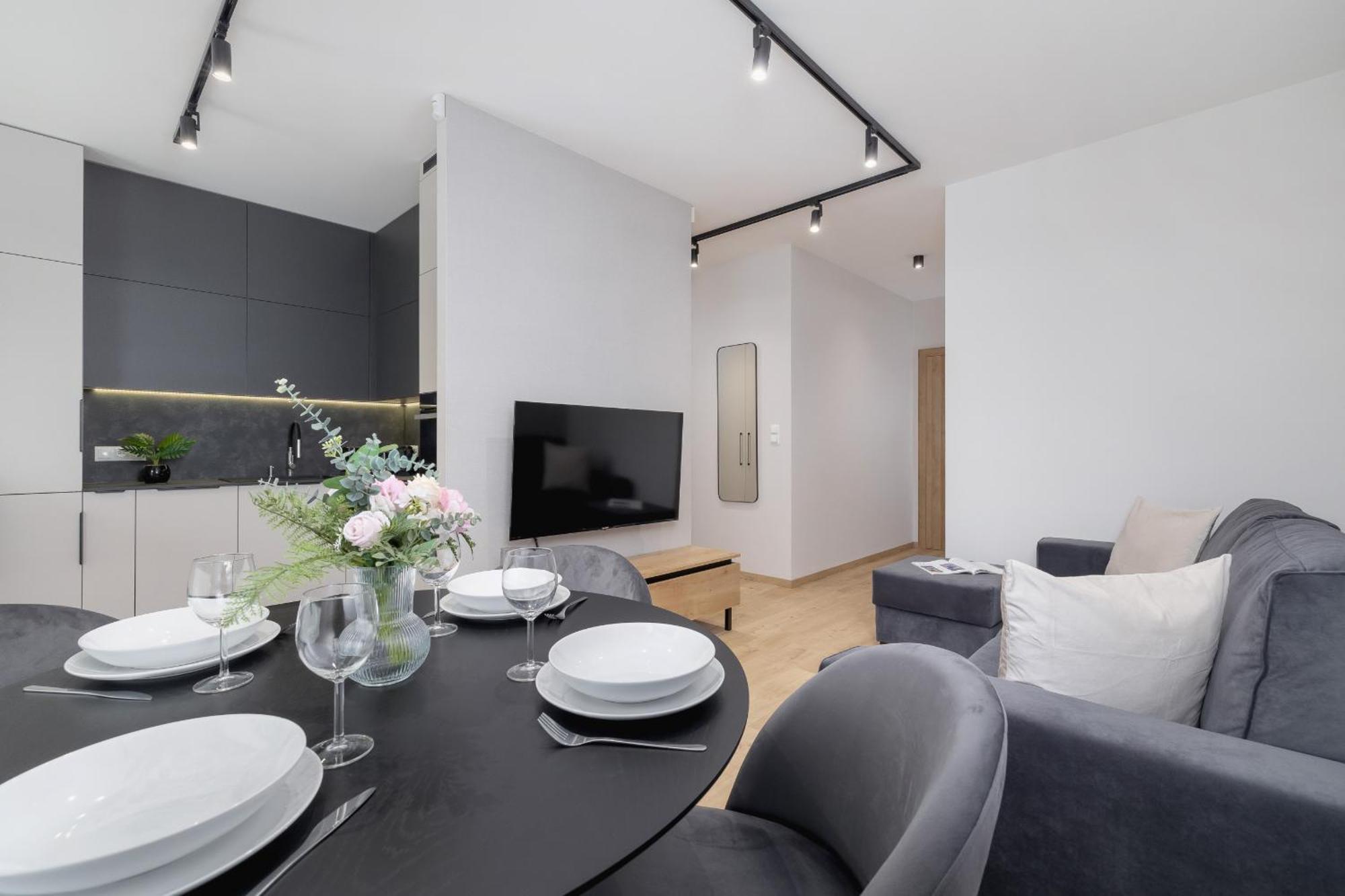 Bright Apartment In Krakow With Garden, Air Conditioning, Parking And Desk By Renters Prestige Zewnętrze zdjęcie