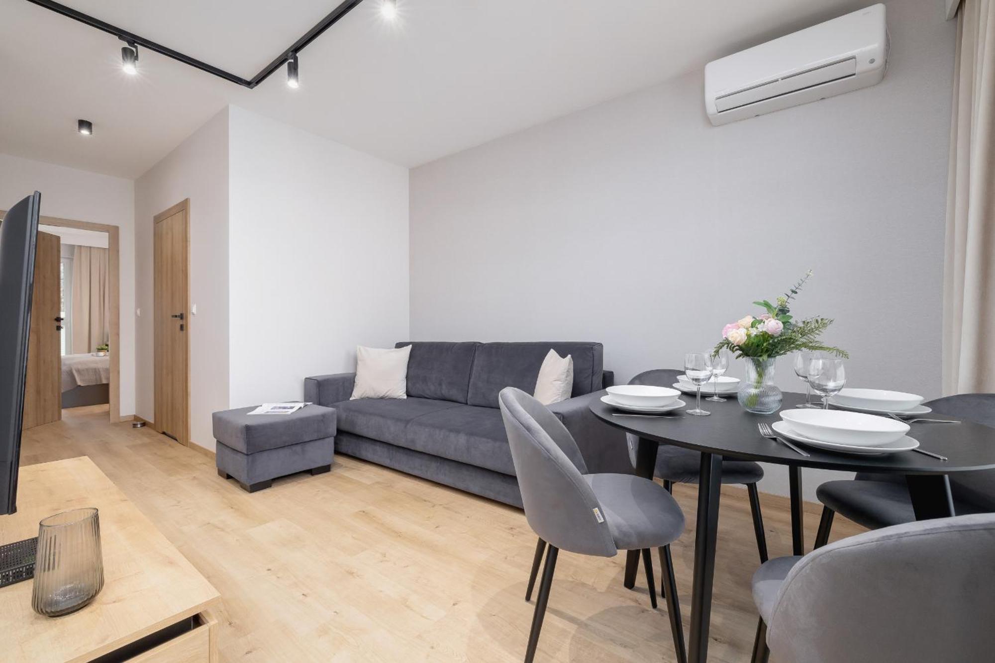 Bright Apartment In Krakow With Garden, Air Conditioning, Parking And Desk By Renters Prestige Zewnętrze zdjęcie